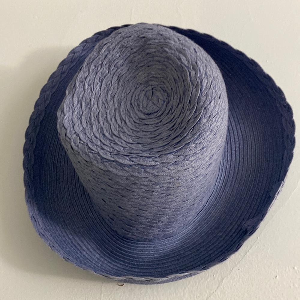 Beautiful hat 👒 paper make